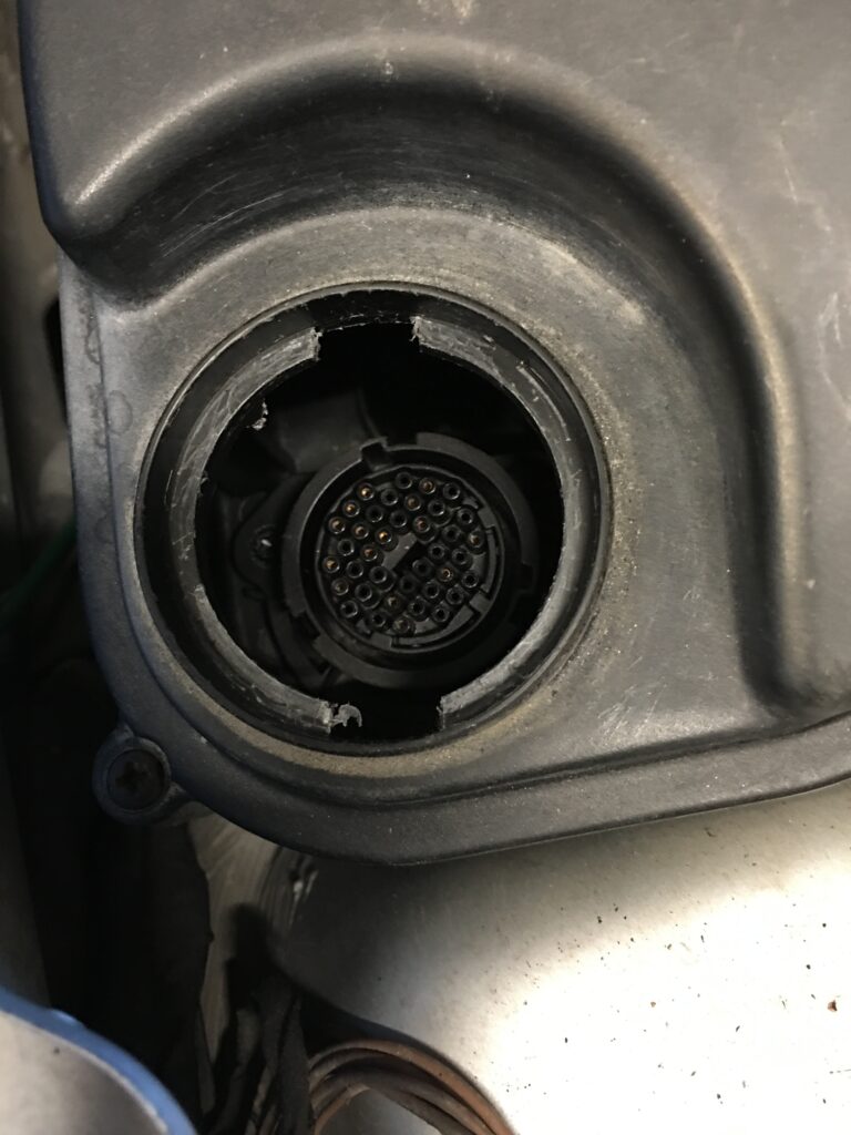 Close-up of the 38-pin connector on a 2001 Mercedes CLK.